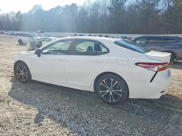 4T1B11HK6JU093470 2018 TOYOTA CAMRY - Image 2