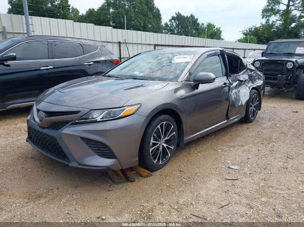 4T1B11HK6JU093534 2018 TOYOTA CAMRY - Image 2