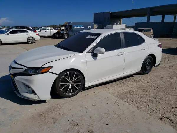 4T1B11HK6JU093744 2018 TOYOTA CAMRY - Image 1