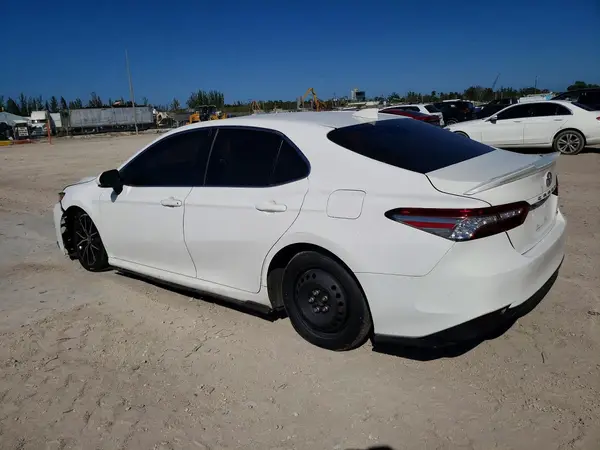 4T1B11HK6JU093744 2018 TOYOTA CAMRY - Image 2