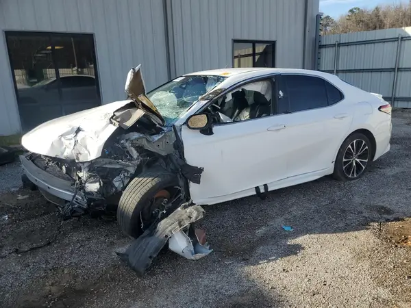 4T1B11HK6JU095316 2018 TOYOTA CAMRY - Image 1