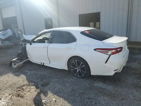 4T1B11HK6JU095316 2018 TOYOTA CAMRY - Image 2