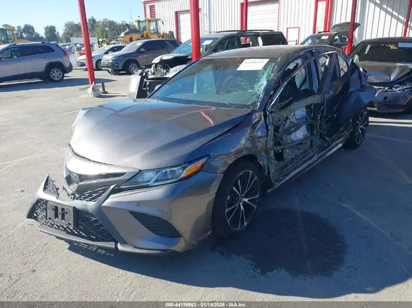 4T1B11HK6JU095803 2018 TOYOTA CAMRY - Image 2