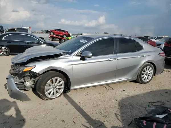 4T1B11HK6JU095994 2018 TOYOTA CAMRY - Image 1