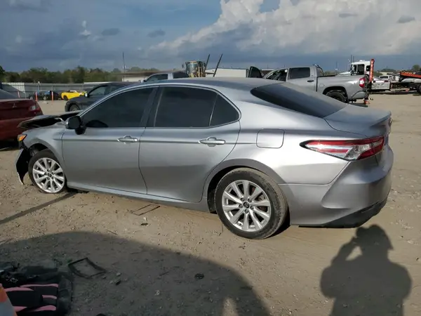 4T1B11HK6JU095994 2018 TOYOTA CAMRY - Image 2