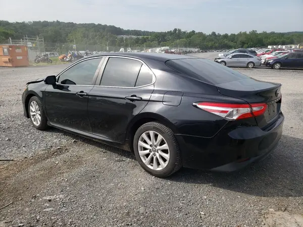 4T1B11HK6JU096109 2018 TOYOTA CAMRY - Image 2