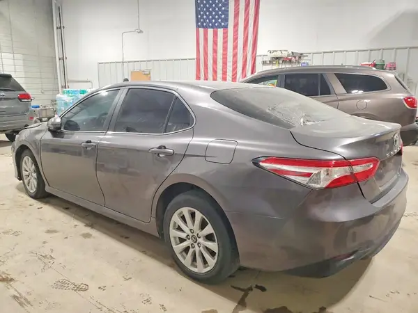 4T1B11HK6JU096353 2018 TOYOTA CAMRY - Image 2