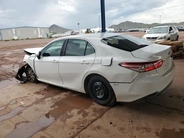 4T1B11HK6JU097289 2018 TOYOTA CAMRY - Image 2