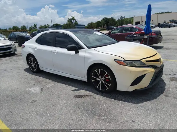 4T1B11HK6JU097938 2018 TOYOTA CAMRY - Image 1