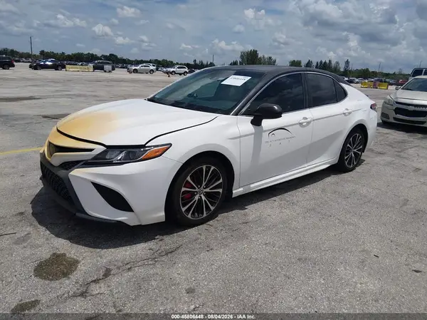 4T1B11HK6JU097938 2018 TOYOTA CAMRY - Image 2