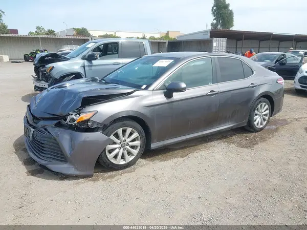 4T1B11HK6JU098751 2018 TOYOTA CAMRY - Image 2