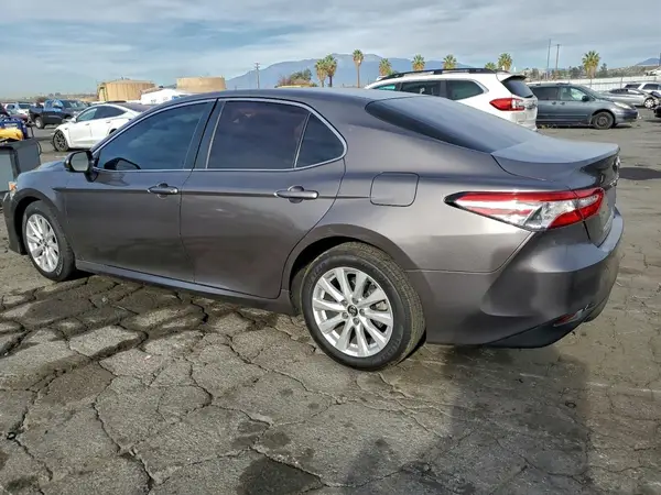 4T1B11HK6JU099107 2018 TOYOTA CAMRY - Image 2