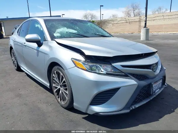 4T1B11HK6JU099401 2018 TOYOTA CAMRY - Image 1