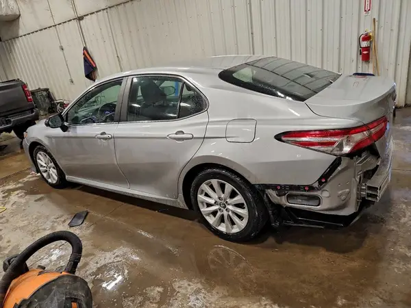 4T1B11HK6JU100742 2018 TOYOTA CAMRY - Image 2