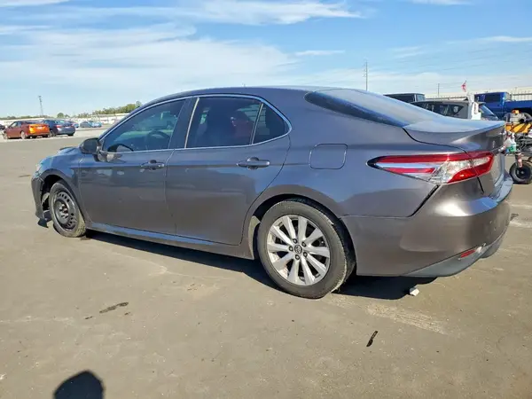 4T1B11HK6JU101602 2018 TOYOTA CAMRY - Image 2