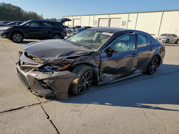 4T1B11HK6JU102703 2018 TOYOTA CAMRY - Image 1