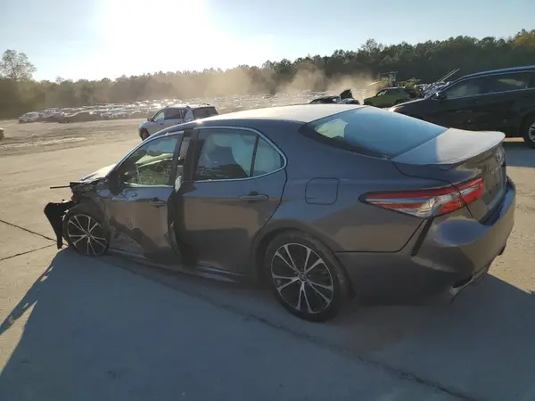 4T1B11HK6JU102703 2018 TOYOTA CAMRY - Image 2