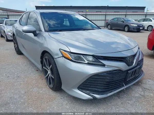 4T1B11HK6JU104368 2018 TOYOTA CAMRY - Image 1