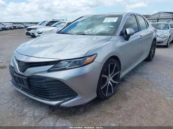 4T1B11HK6JU104368 2018 TOYOTA CAMRY - Image 2