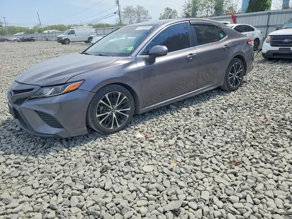 4T1B11HK6JU104631 2018 TOYOTA CAMRY - Image 1