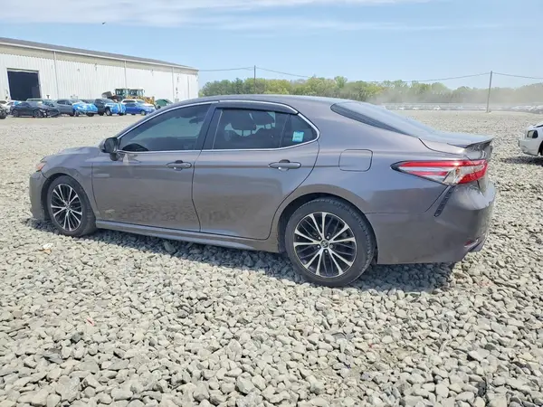 4T1B11HK6JU104631 2018 TOYOTA CAMRY - Image 2