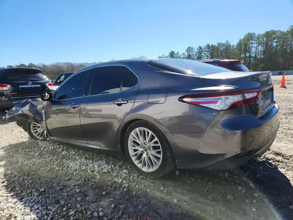 4T1B11HK6JU105102 2018 TOYOTA CAMRY - Image 2