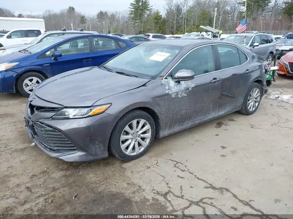 4T1B11HK6JU106198 2018 TOYOTA CAMRY - Image 2