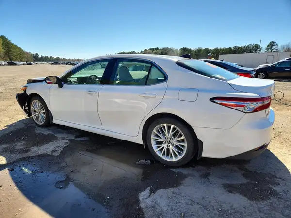 4T1B11HK6JU106217 2018 TOYOTA CAMRY - Image 2