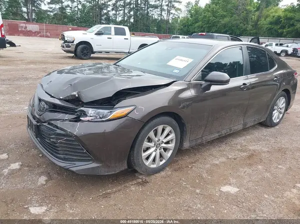 4T1B11HK6JU108078 2018 TOYOTA CAMRY - Image 2