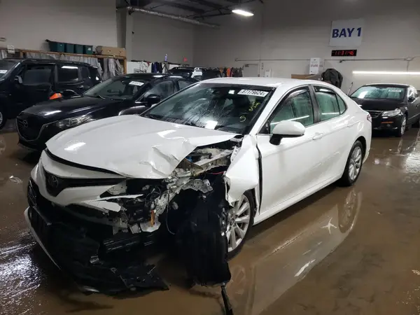 4T1B11HK6JU109232 2018 TOYOTA CAMRY - Image 1