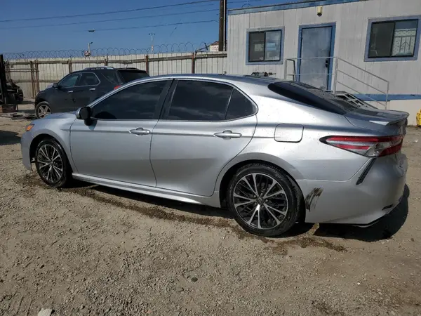 4T1B11HK6JU109277 2018 TOYOTA CAMRY - Image 2