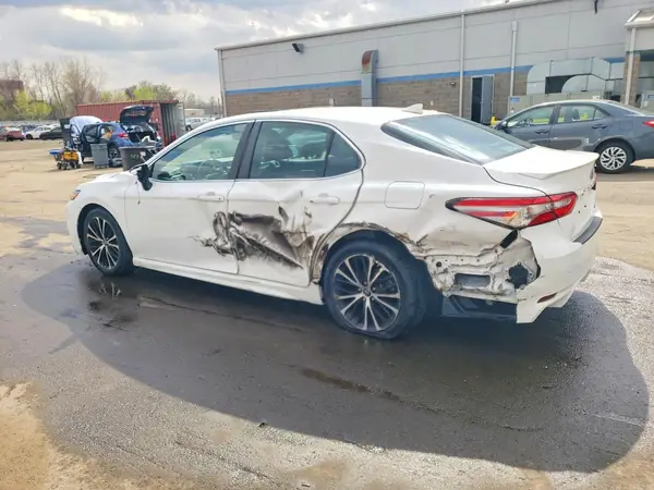 4T1B11HK6JU110588 2018 TOYOTA CAMRY - Image 2