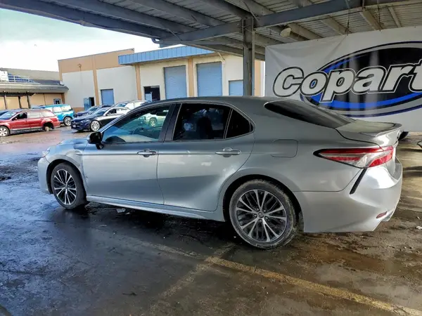 4T1B11HK6JU110896 2018 TOYOTA CAMRY - Image 2