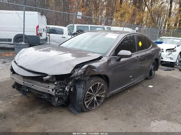 4T1B11HK6JU111546 2018 TOYOTA CAMRY - Image 2