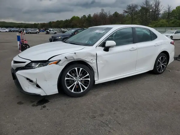 4T1B11HK6JU113734 2018 TOYOTA CAMRY - Image 1