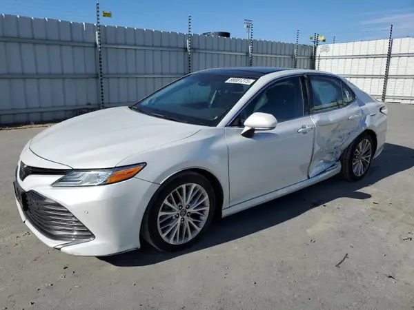 4T1B11HK6JU114219 2018 TOYOTA CAMRY - Image 1