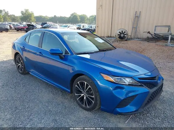 4T1B11HK6JU114558 2018 TOYOTA CAMRY - Image 1