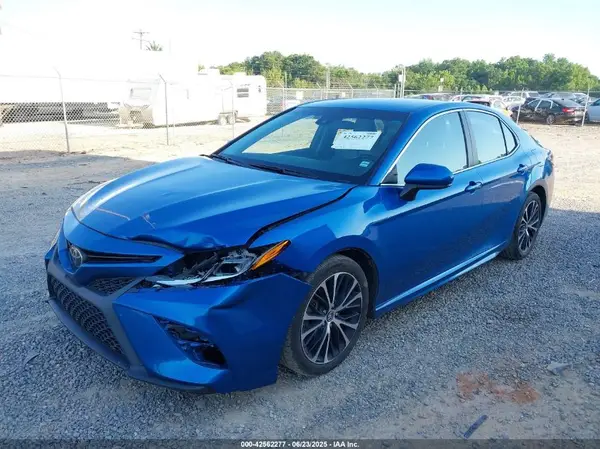 4T1B11HK6JU114558 2018 TOYOTA CAMRY - Image 2