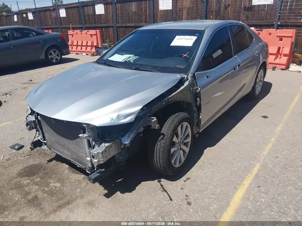 4T1B11HK6JU114575 2018 TOYOTA CAMRY - Image 2