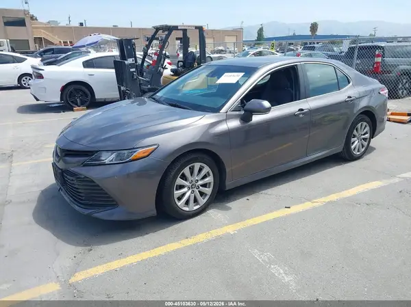 4T1B11HK6JU114897 2018 TOYOTA CAMRY - Image 2