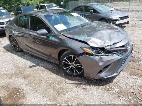 4T1B11HK6JU115046 2018 TOYOTA CAMRY - Image 1