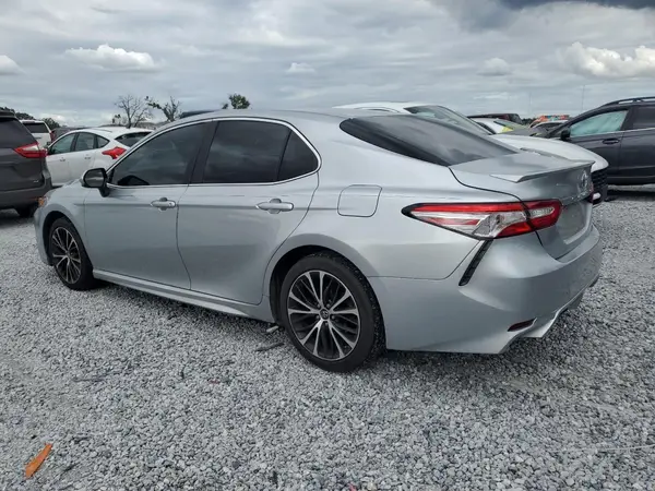 4T1B11HK6JU115371 2018 TOYOTA CAMRY - Image 2