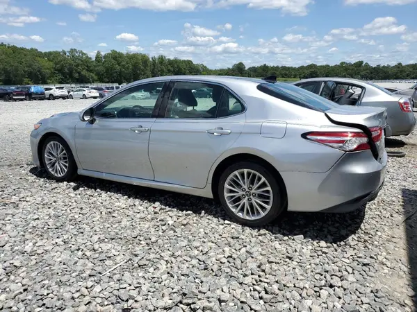 4T1B11HK6JU115421 2018 TOYOTA CAMRY - Image 2