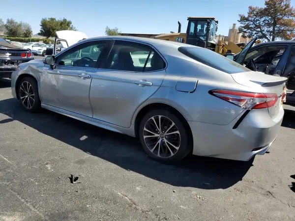 4T1B11HK6JU119470 2018 TOYOTA CAMRY - Image 2