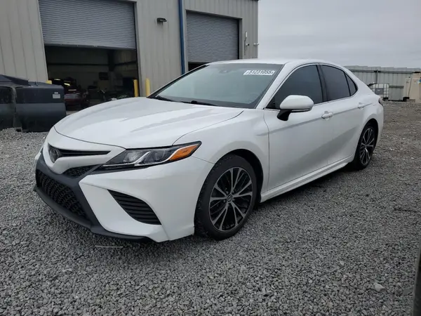 4T1B11HK6JU120165 2018 TOYOTA CAMRY - Image 1