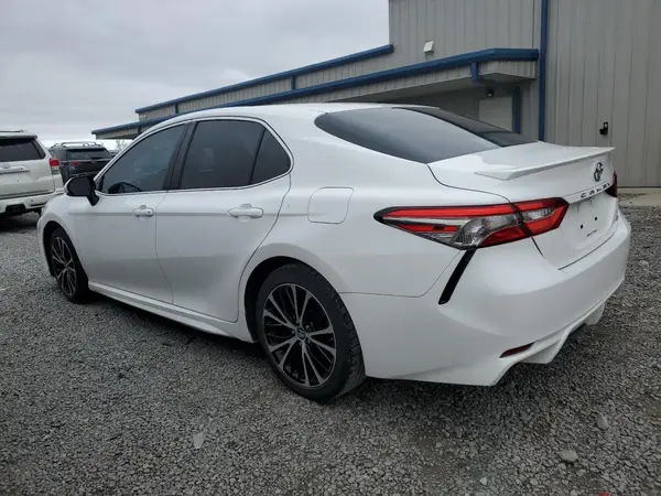 4T1B11HK6JU120165 2018 TOYOTA CAMRY - Image 2