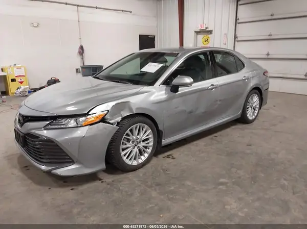 4T1B11HK6JU120747 2018 TOYOTA CAMRY - Image 2