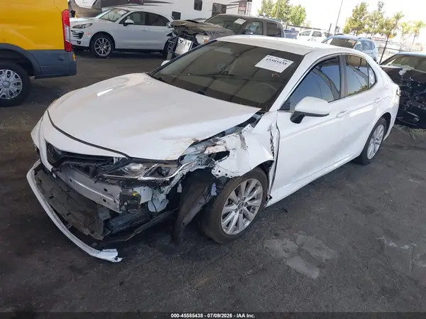 4T1B11HK6JU121168 2018 TOYOTA CAMRY - Image 2