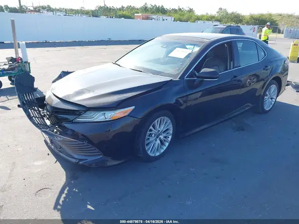 4T1B11HK6JU125544 2018 TOYOTA CAMRY - Image 2