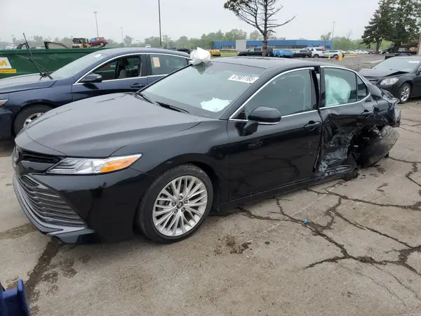 4T1B11HK6JU128668 2018 TOYOTA CAMRY - Image 1
